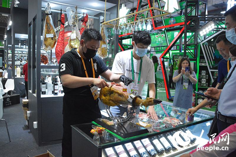 高端食品保健品专区。人民网记者 杜燕飞摄