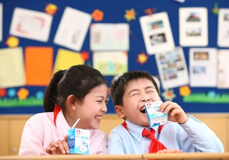 学生饮用奶新规发布  强化从奶源到学校全链条管理