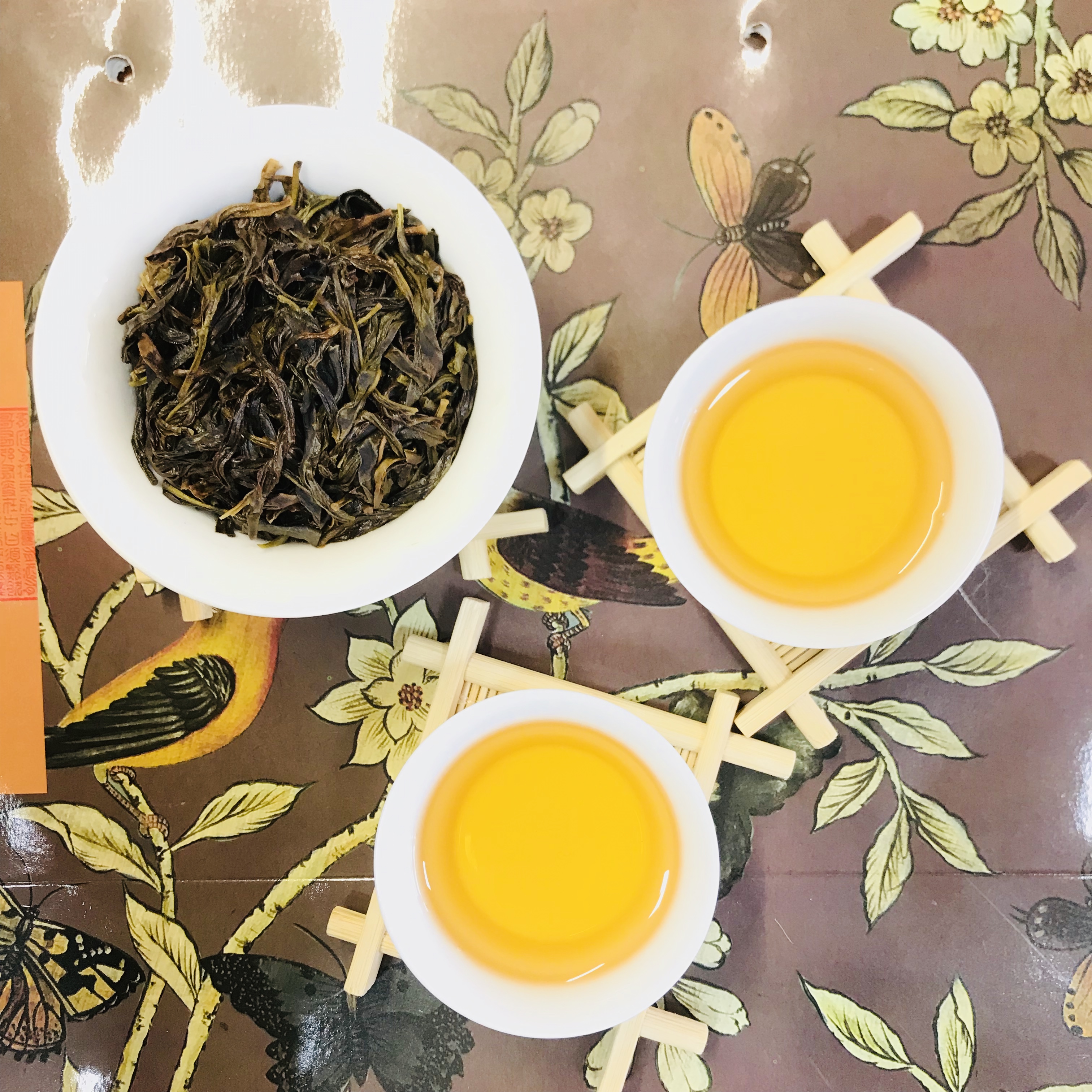 凤凰单丛茶香飘万里单丛茶是我国传统名茶,其中广东潮州凤凰山的凤凰