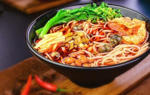 从路边摊到“网红”产品：柳州螺蛳粉产业发展观察