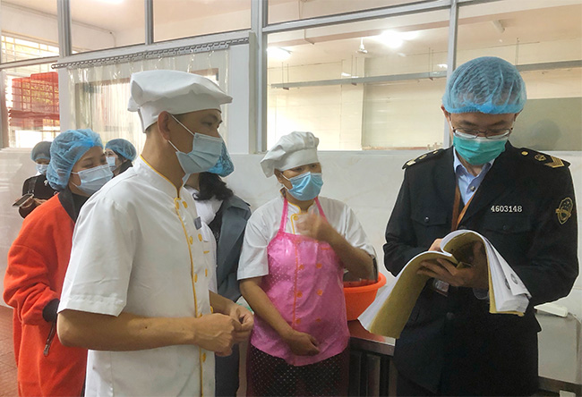 儋州市市场监督管理局开展“随机查餐厅”行动