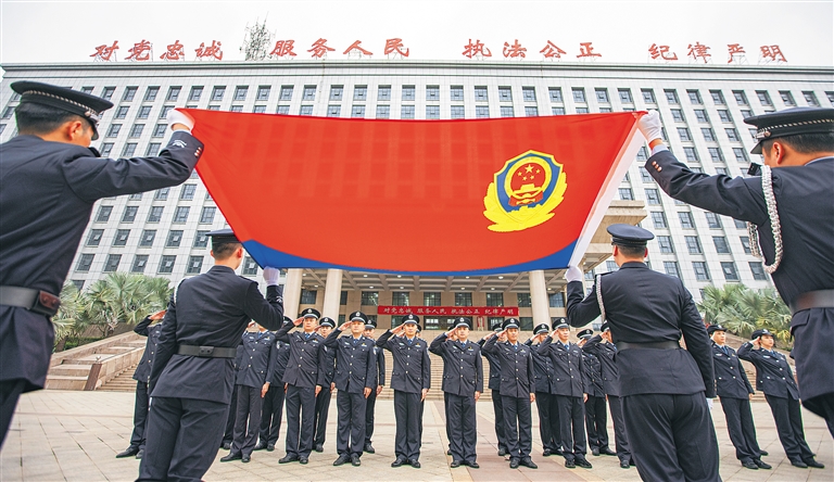 致敬！人民警察