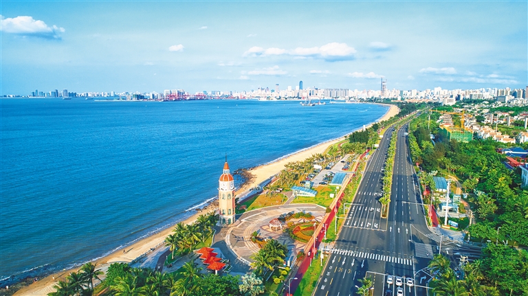 蓬勃自贸港 春光入画图