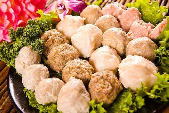 鸡肉糜原料实为鸡脖泥、鸡架泥 揭秘低价肉丸的“生存之道”