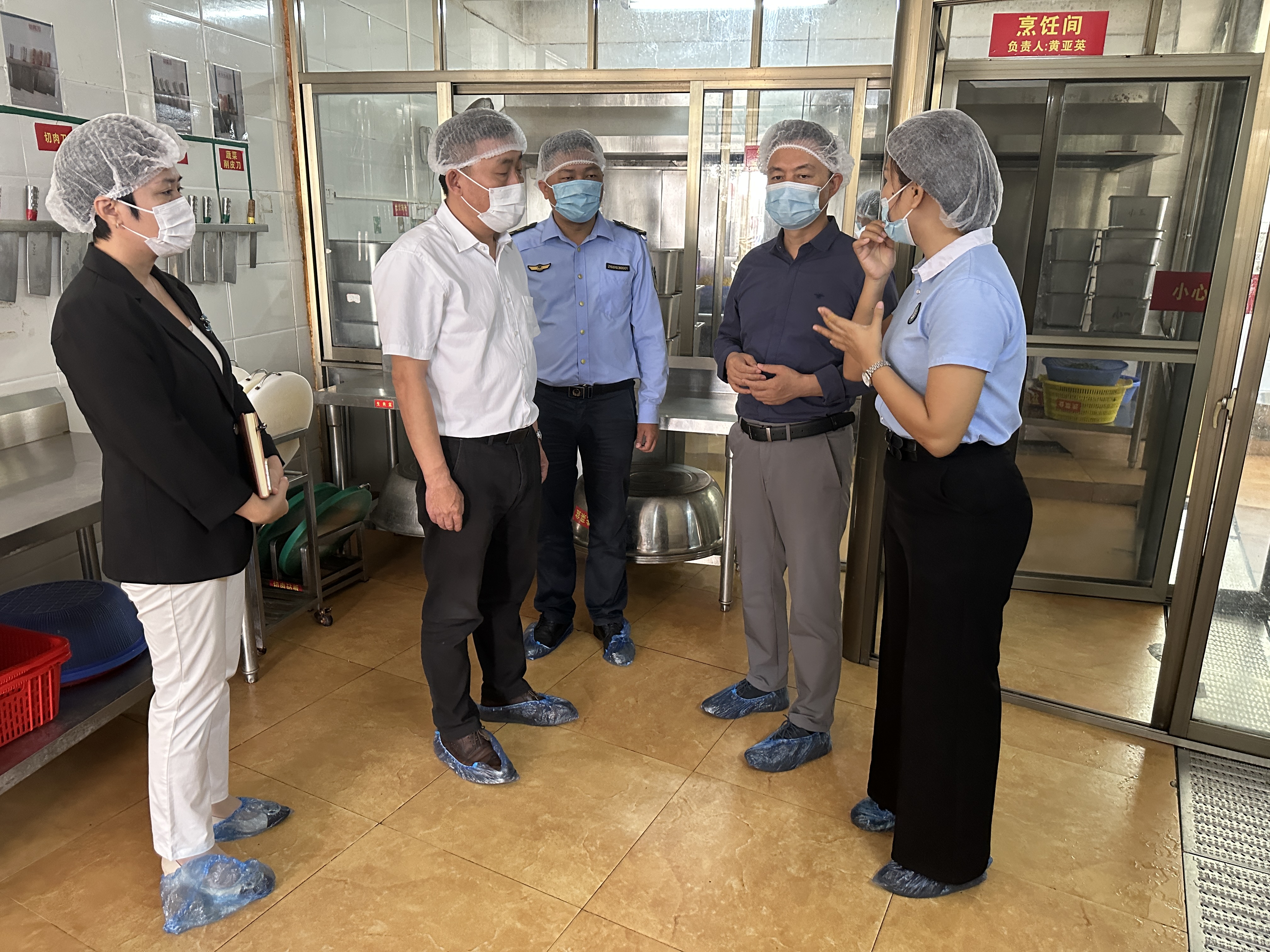 保亭县委书记穆克瑞带队 开展食品安全“两个责任”督导工作