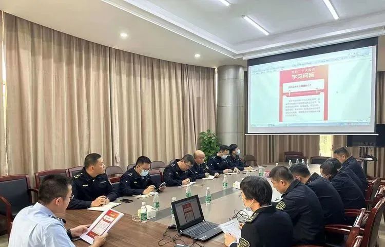 琼海市市场监管行政执法大队学习《党的二十大报告学习问答》