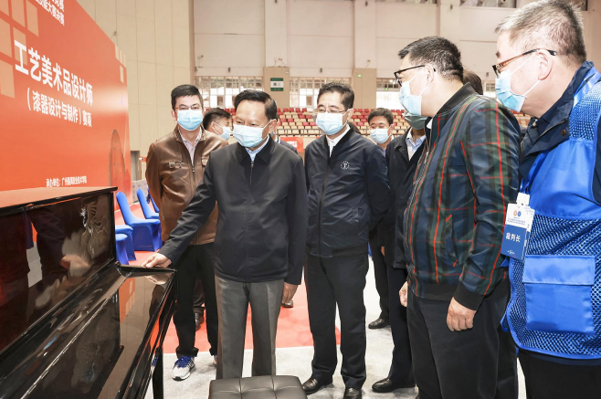 中国轻工业联合会会长张崇和一行到第二届  全国工业设计职业技能大赛番禺决赛区巡赛