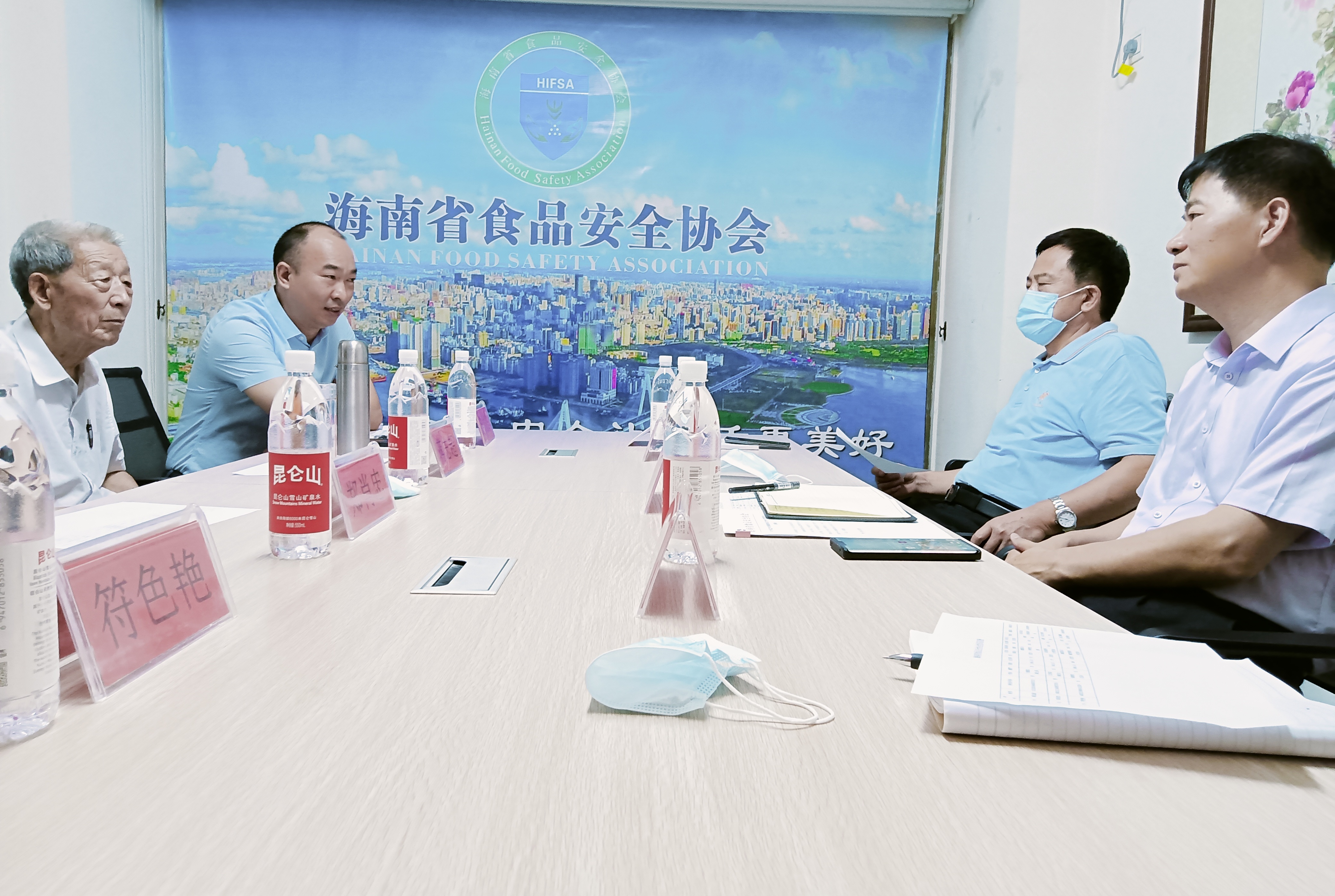 海南省市场监管局小个专非公党建工作处莅临海南省食品安全协会座谈调研