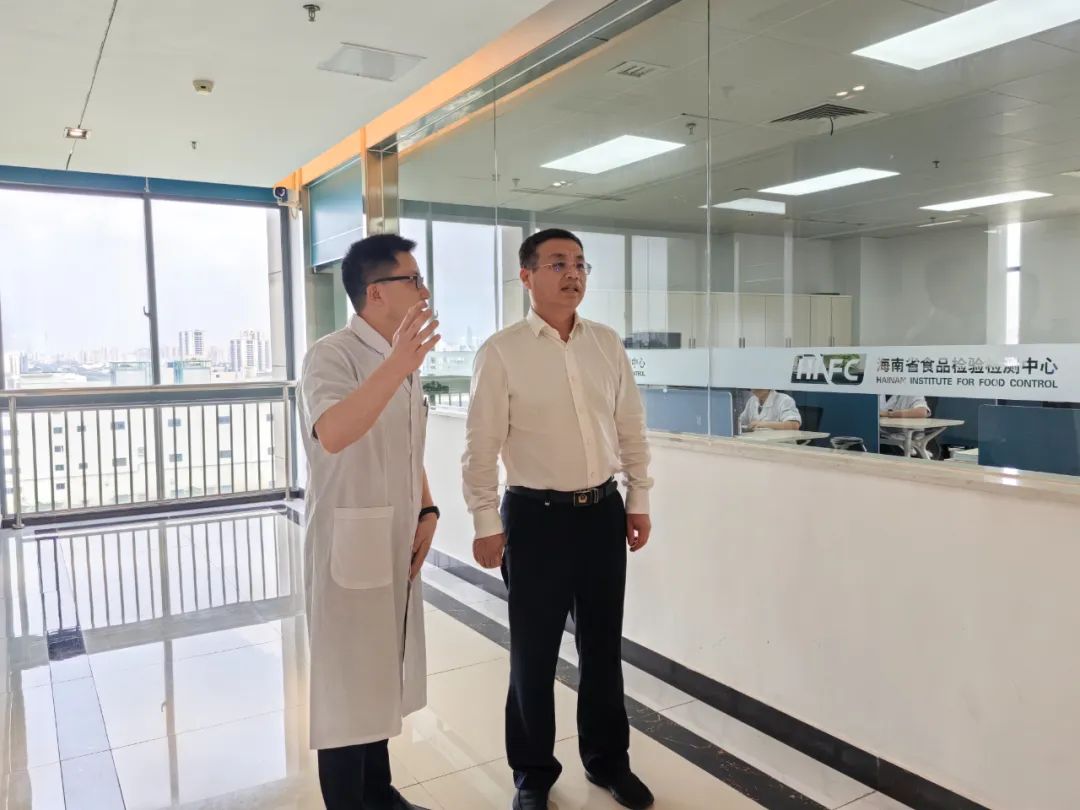 铁刚到省食检中心调研