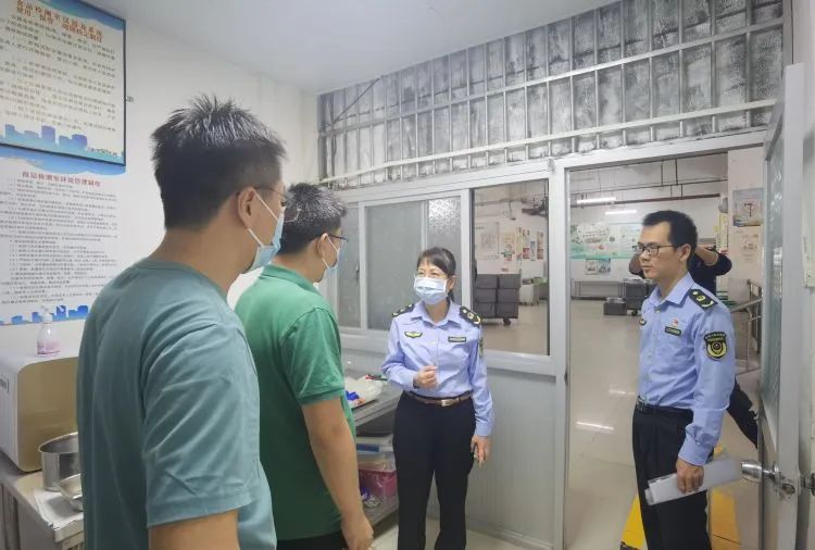 三亚市场监管局持续开展校园食品安全排查整治专项行动