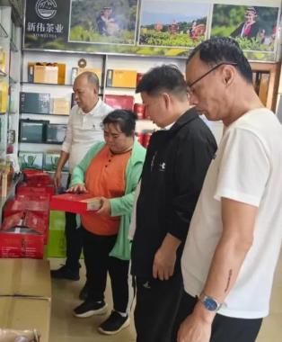 省市场监管局检查组到琼中县开展茶叶过度包装专项治理指导检查工作
