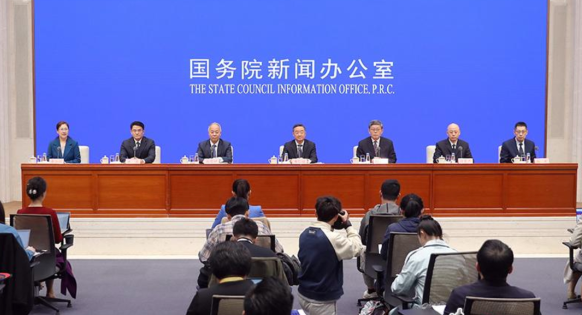 国务院政策例行吹风会：《关于坚定不移推进长江十年禁渔工作的意见》有关情况