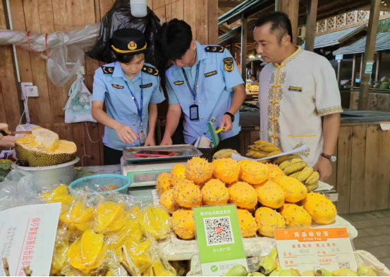 保亭县三道市监所护航嬉水盛宴，织密安全防护网