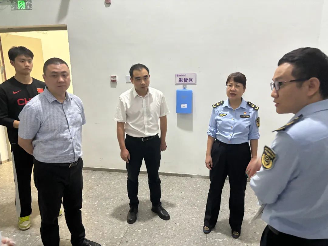 “食”刻守护！他们来到三亚这两所学校...