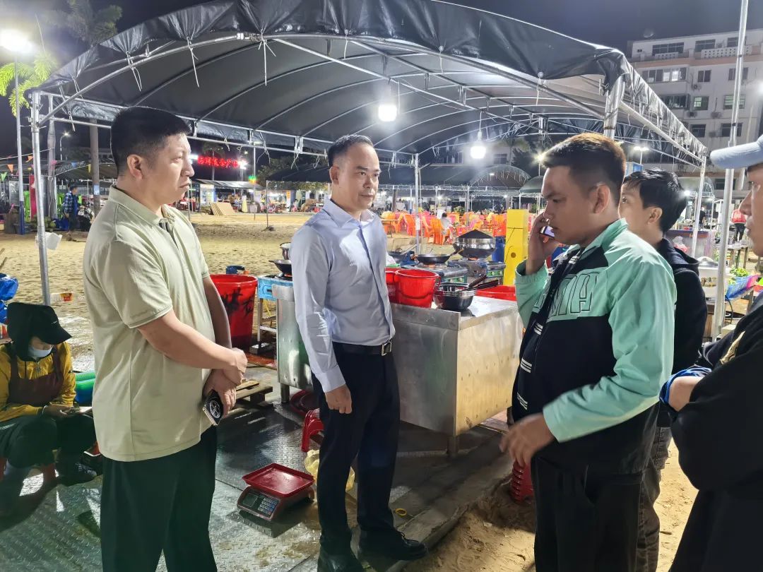 三亚市市场监管局深夜暗访行动，力促海鲜市场规范经营