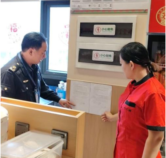 定安县市场监管局开展餐饮环节原料和加工制作方式公开、食品添加剂减量以及自觉抵制非法添加非食用物质承诺试点活动