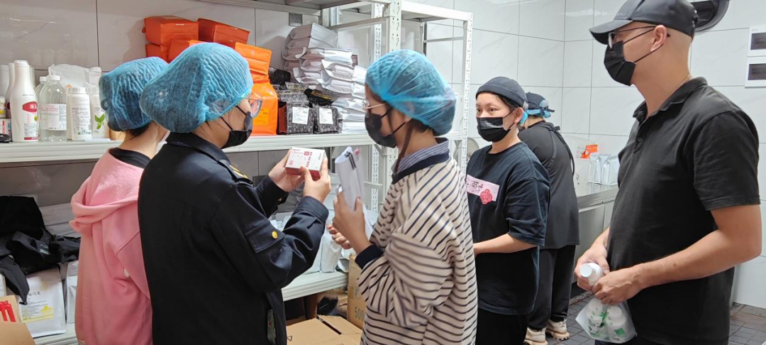琼中县市场监督管理局试点开展餐饮环节原料和加工制作方式公开等承诺活动