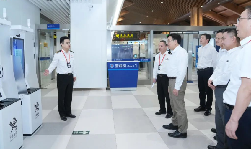 冯飞在三亚市调研封关运作项目建设和冲刺一季度“开门红”工作