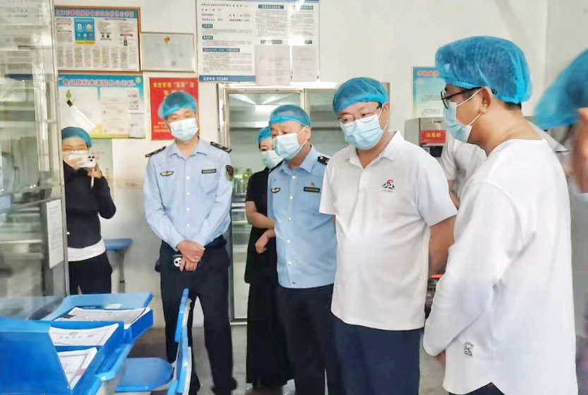 薛永森督导检查校园食品安全工作