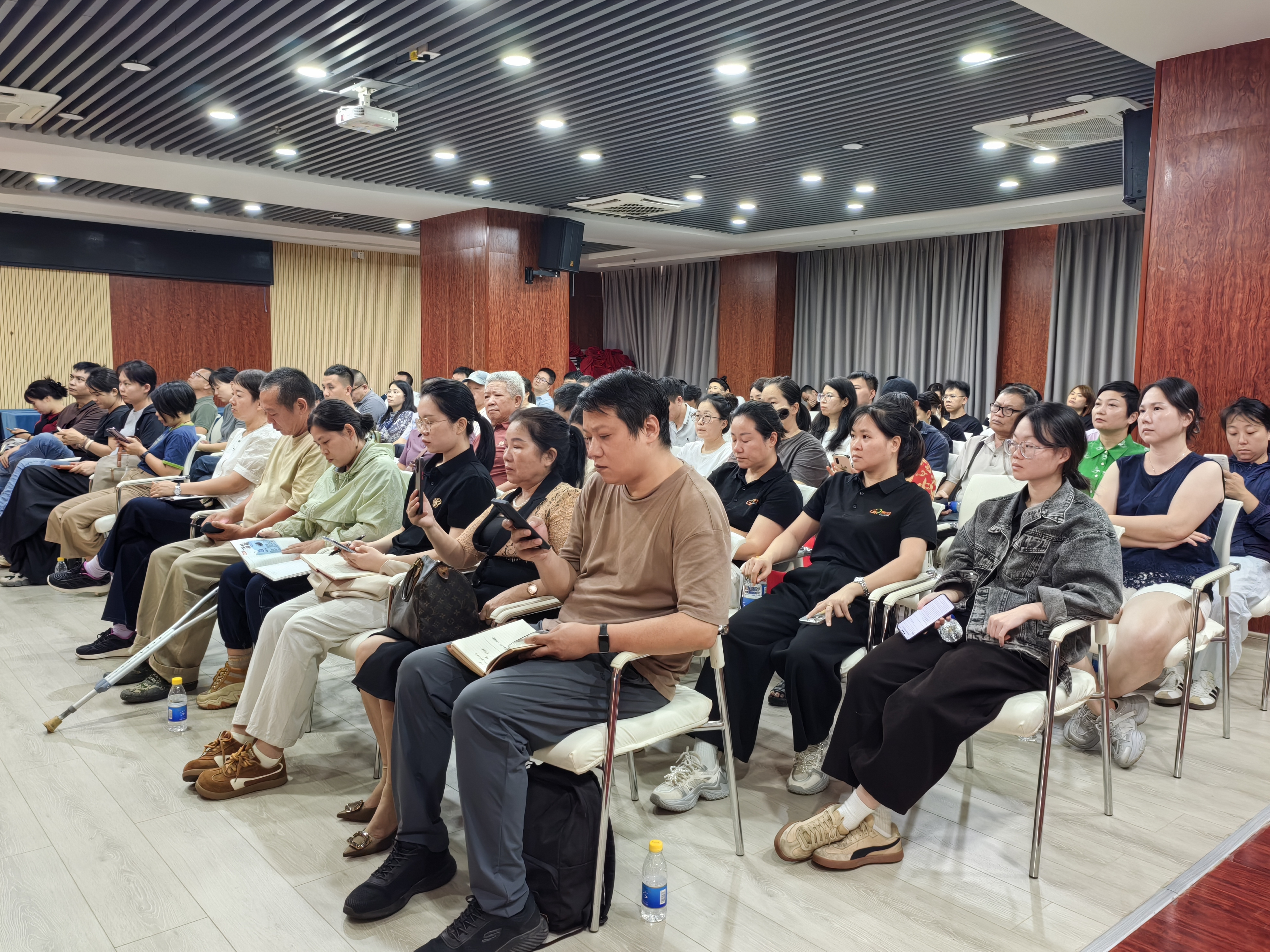 筑牢食安防线——海南举办食品委托生产与召回管理办法专题宣贯讲座